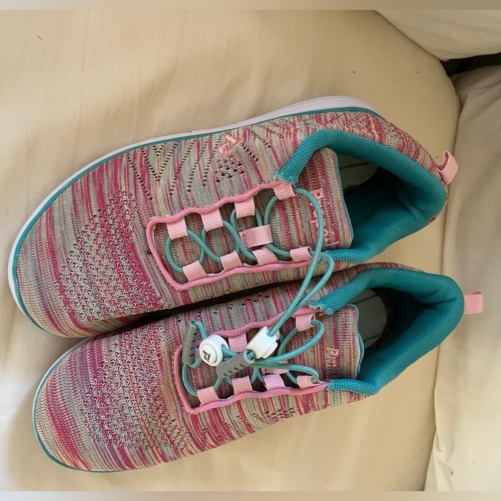 NWOT Propet women’s sneakers size 9